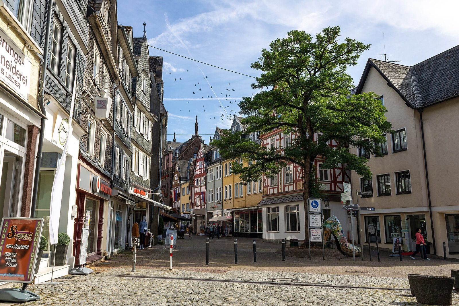 Altstadt von Montabaur mit Fachwerkhäusern und Fußgängerzone